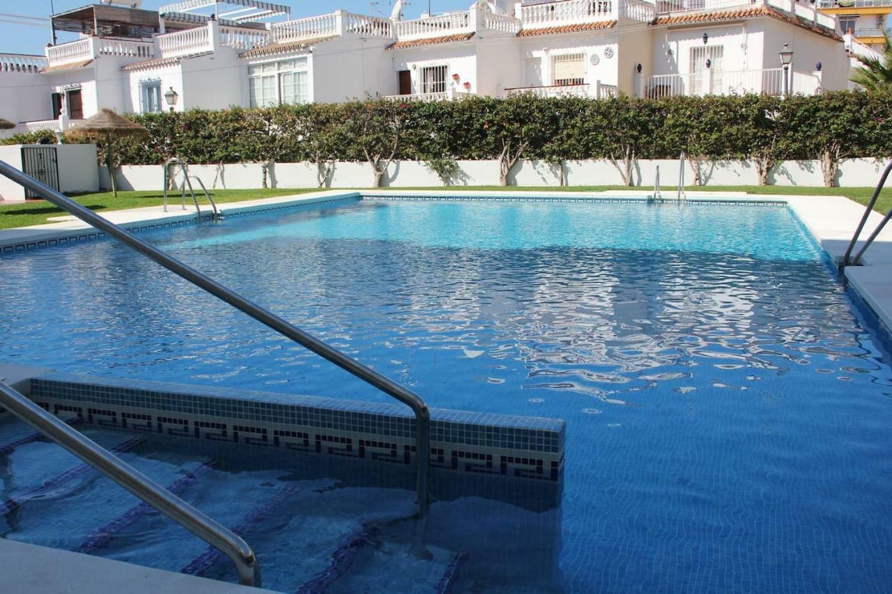 Nerja Gaviota Holidays Piscina Y Playa المظهر الخارجي الصورة