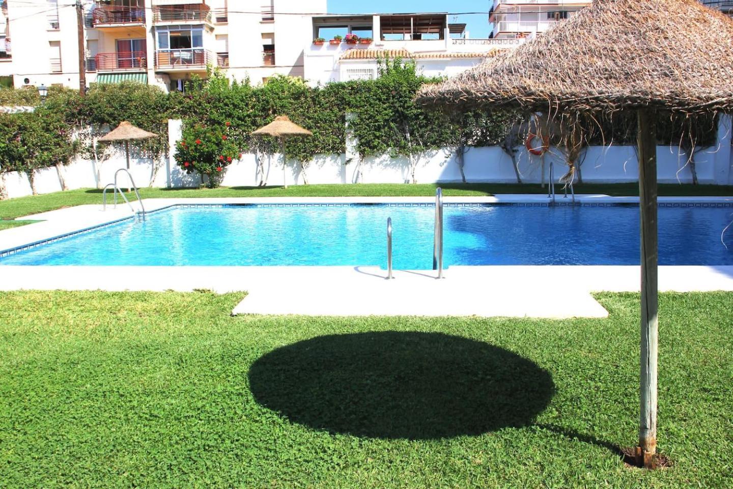 Nerja Gaviota Holidays Piscina Y Playa المظهر الخارجي الصورة