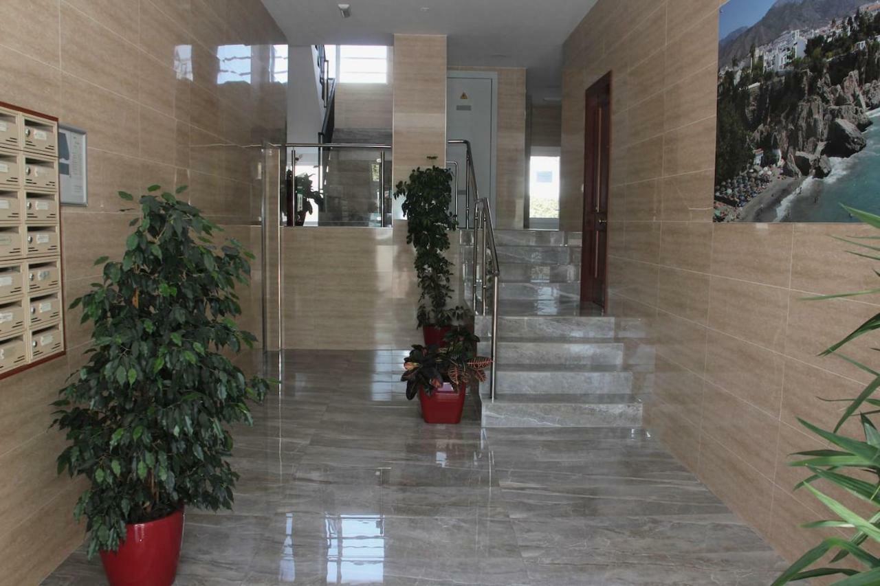 Nerja Gaviota Holidays Piscina Y Playa المظهر الخارجي الصورة